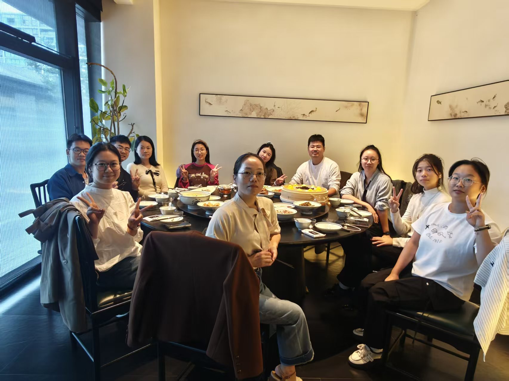 Menumpukan perhatian dan memanjat puncak, ketawa dan bercakap tentang persahabatan - aktiviti bangunan pasukan North Peak Teak telah sampai ke kesimpulan yang berjaya