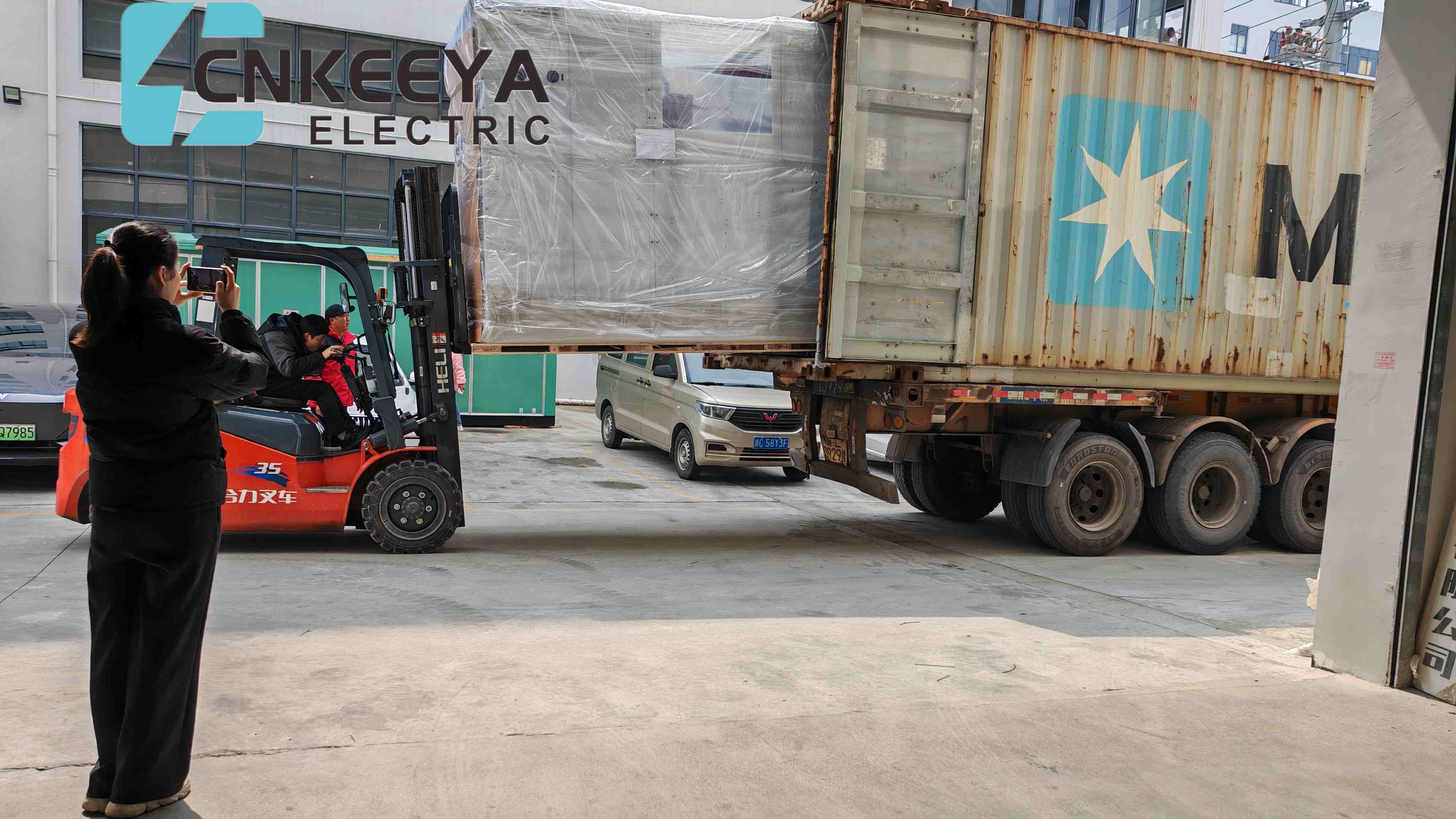 Empat Kabinet Kyn61 dari syarikat itu berjaya dimuatkan dan dihantar untuk membantu dalam pembinaan projek kuasa untuk pelanggan Ukraine